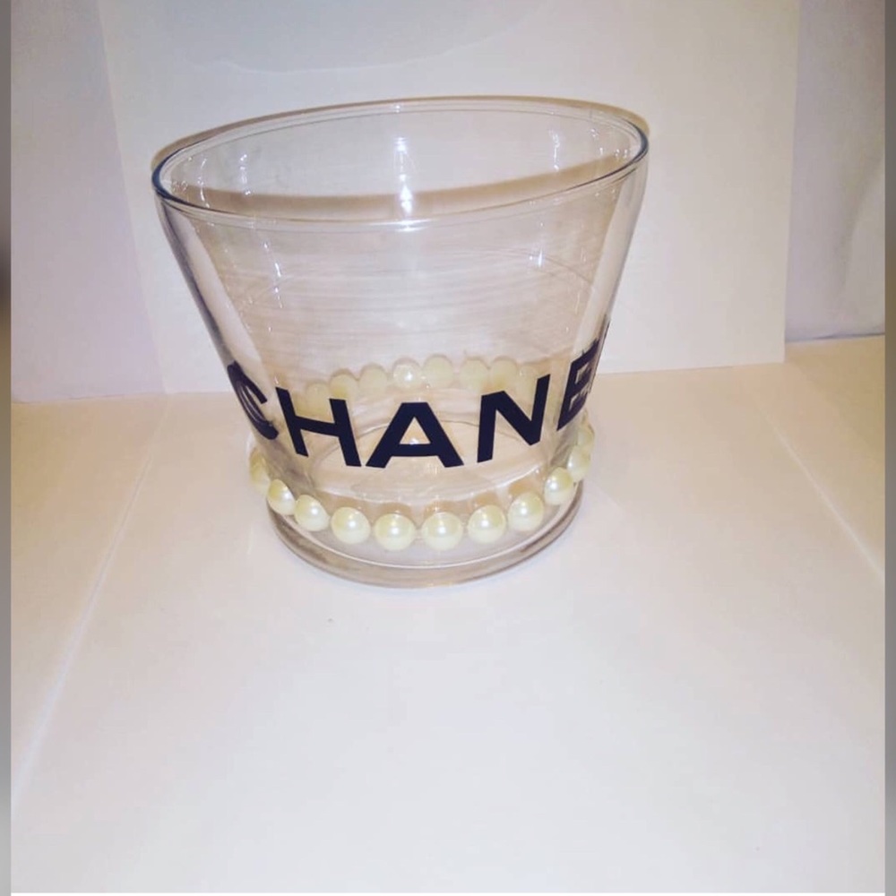 Makeup brush holder